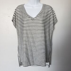 Mai Soli NWT Large Grey & White Striped Short Sleeve Shirt Step Hem V-neck Top